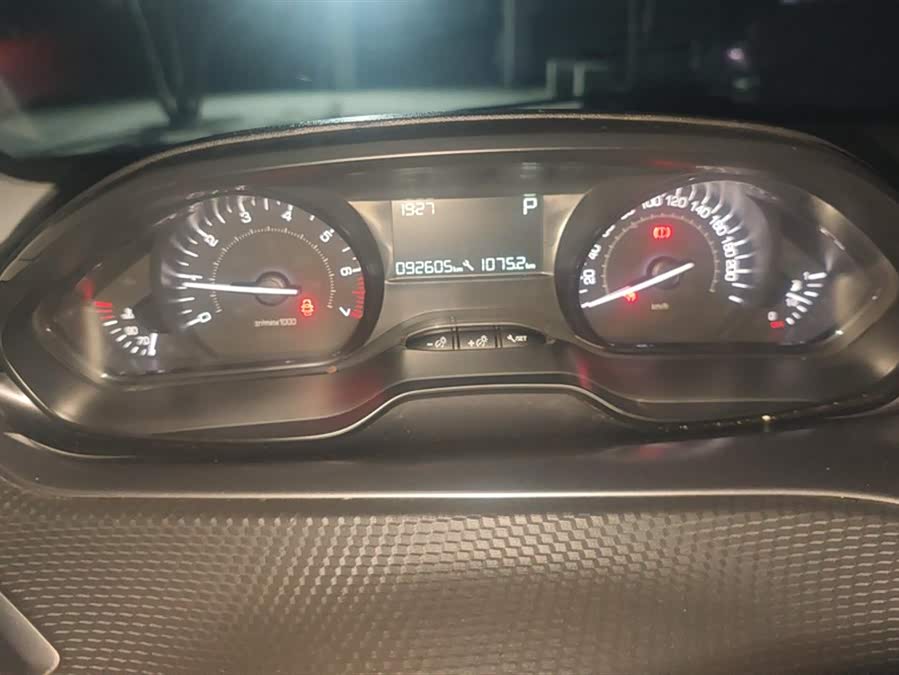 Peugeot 2008 2016 car image #15