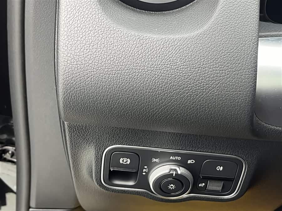 Mercedes-Benz GLB Class 2024 #15 Mercedes-Benz GLB Class 2024 car image #15