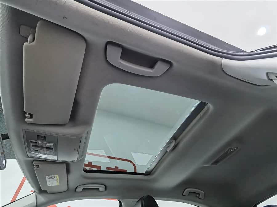 Skoda Superb 2018 car image #15