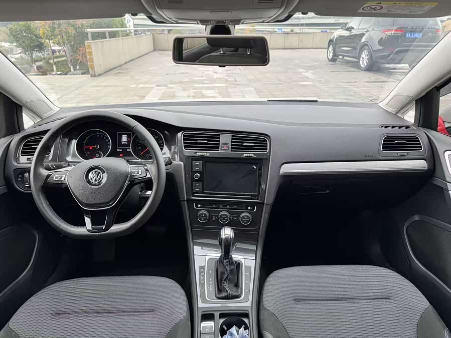 Volkswagen Golf Pure Electric 2021 imagen de coche #15