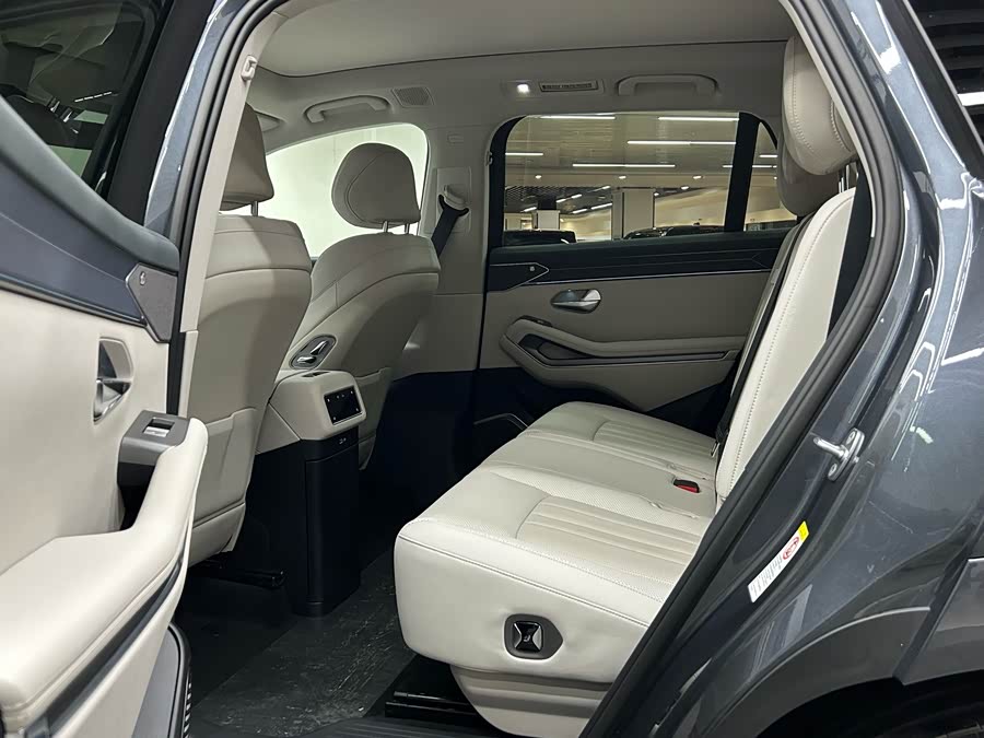 BYD Tang L 2025 صورة سيارة #15