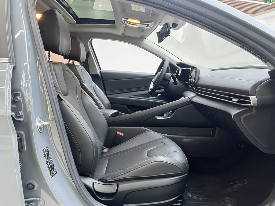 Hyundai Elantra 2021 immagine di auto #15