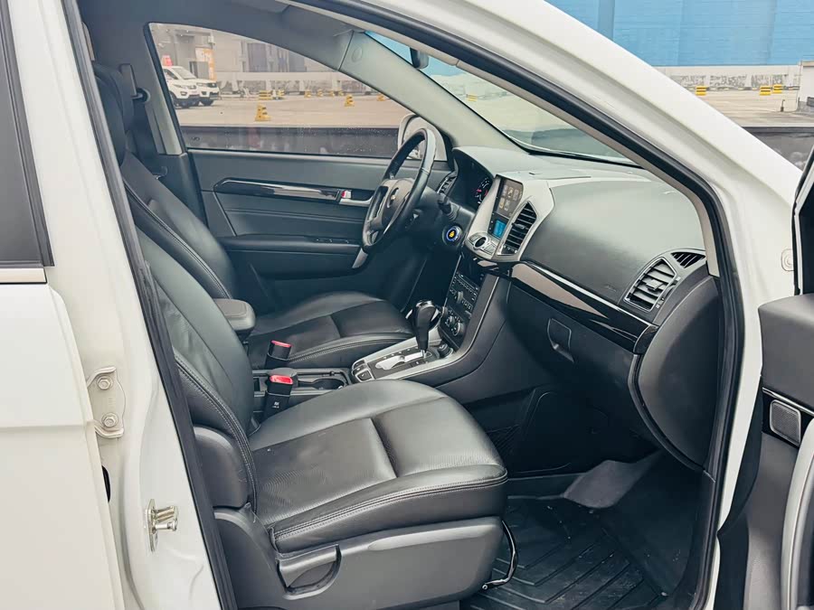 Chevrolet Captiva 2015 immagine di auto #15