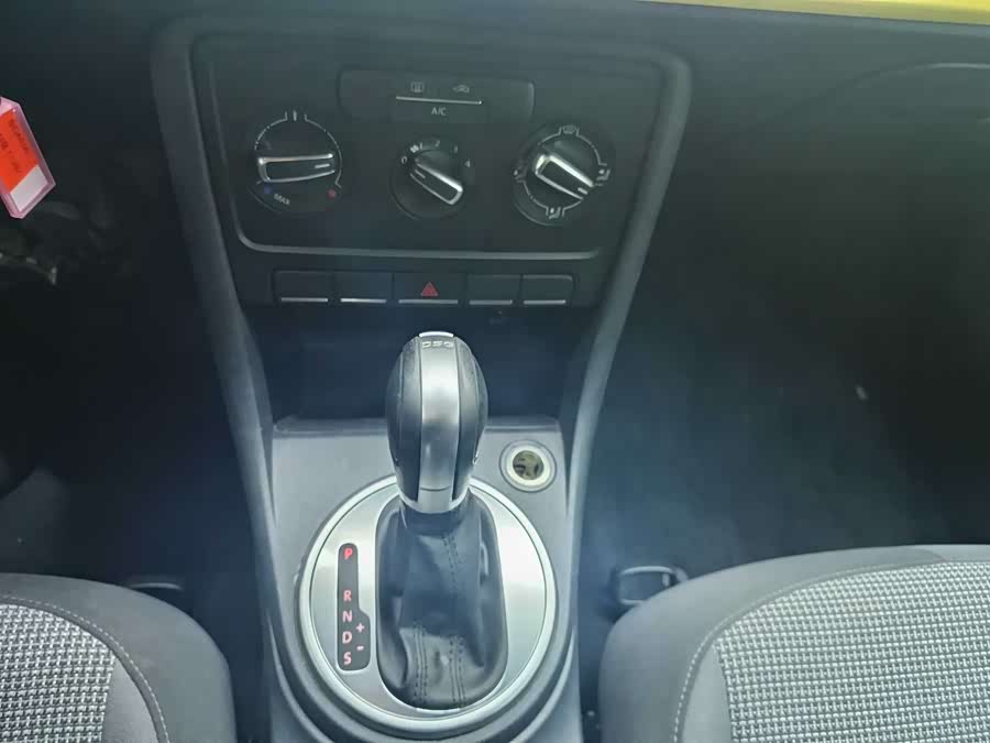 Volkswagen Beetle 2015 immagine di auto #15