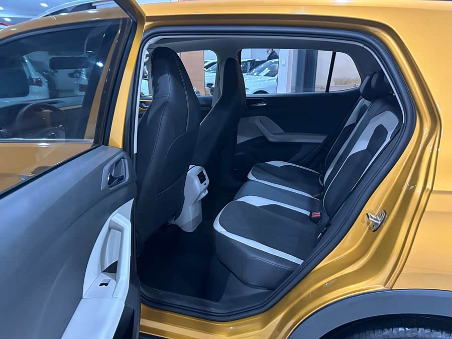 Volkswagen T-Cross 2021 #15 Volkswagen T-Cross 2021 car image #15