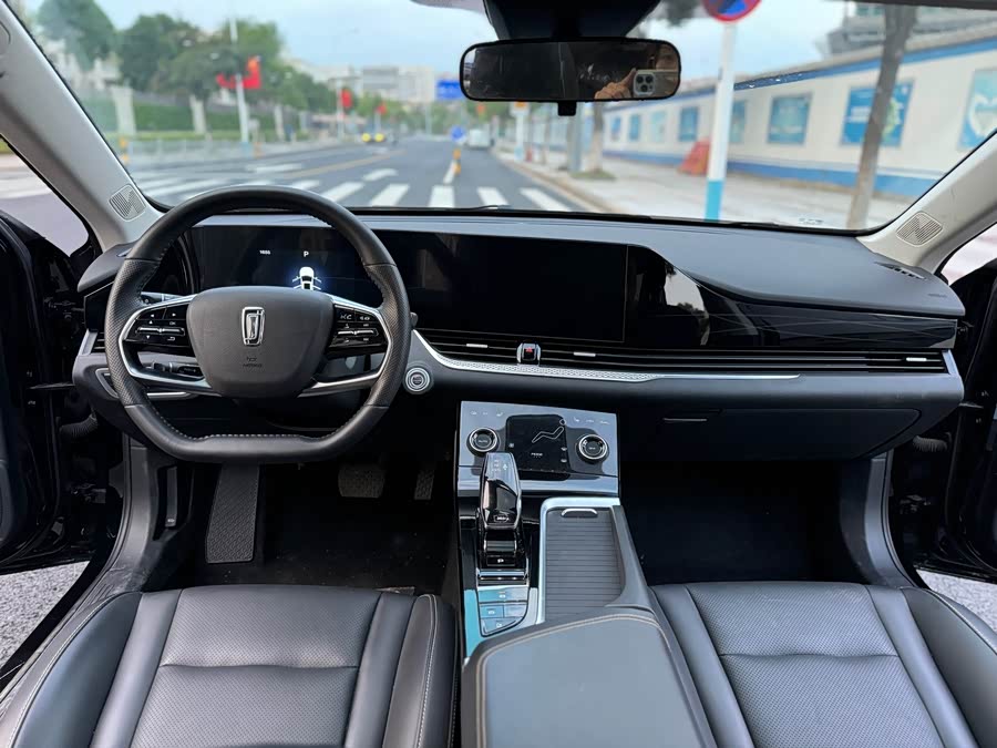 2021 car image #15