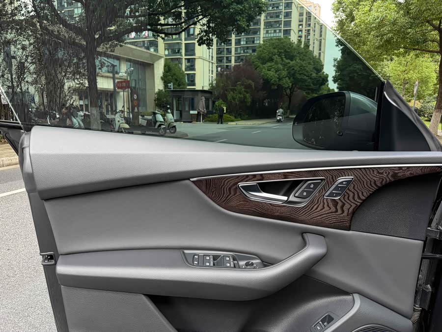 Avatr Q8 2020 car image #15
