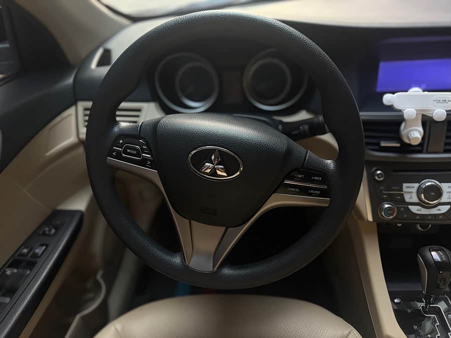 Soueast V5 Lingzhi 2014 car image #15