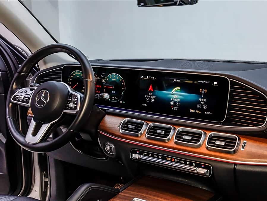 Mercedes-Benz GLE Class New Energy 2021 car image #15