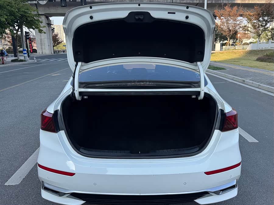 Kia K3 2019 car image #15