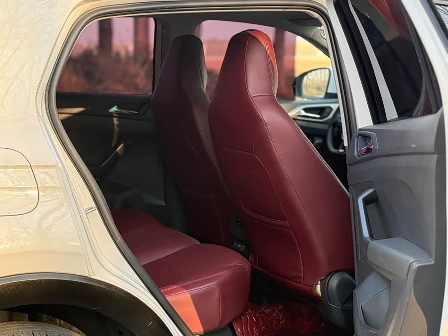 Volkswagen T-Cross 2021 imagen de coche #15