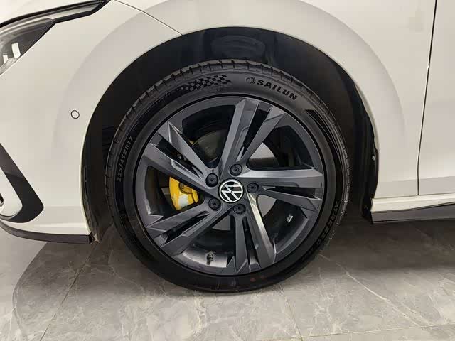 Volkswagen Golf 2023 car image #15