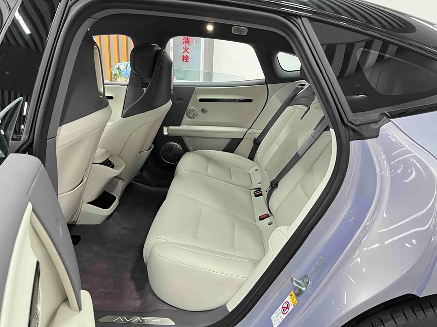 Avatr 06 2025 car image #15