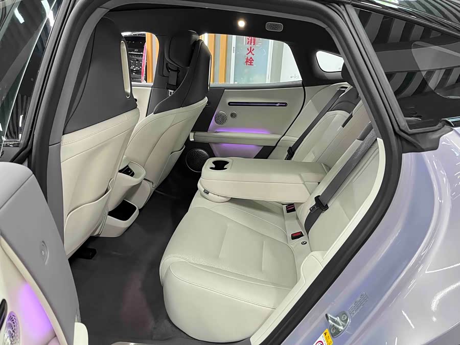 Avatr 06 2025 car image #15