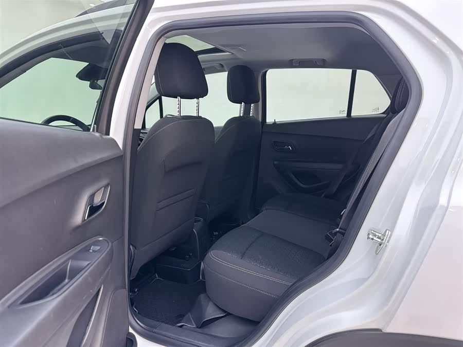 Chevrolet Tracker 2017 #15 Chevrolet Tracker 2017 car image #15