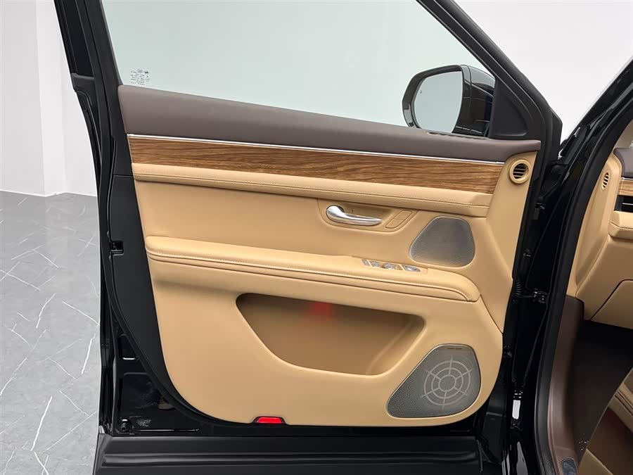2025 car image #15