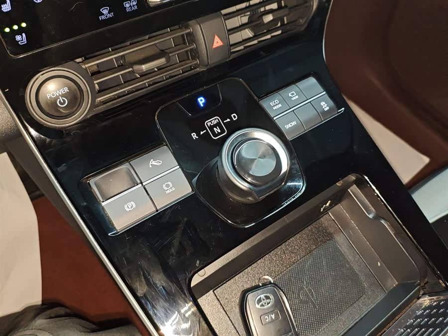 Toyota bZ4X 2022 immagine di auto #15