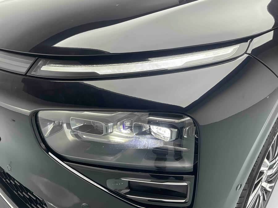 Xpeng G9 2023 car image #15