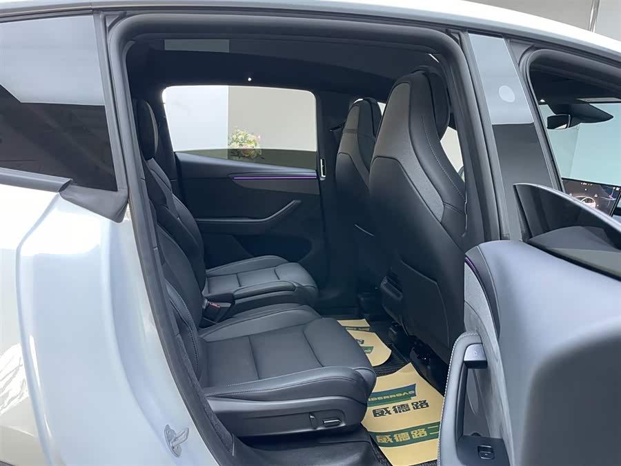 特斯拉 Model Y L 2025 汽车图片 #15