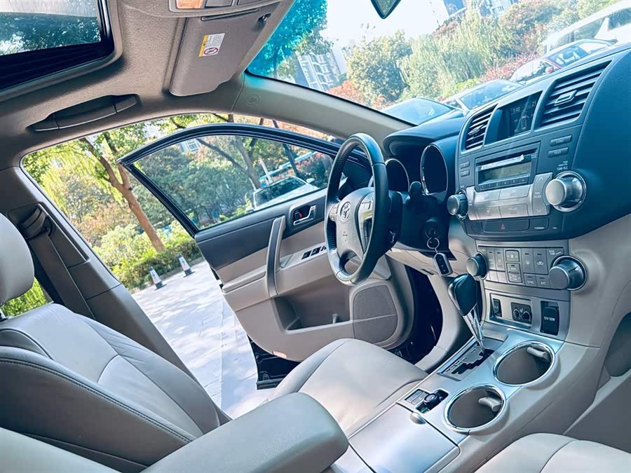 Toyota Highlander 2011 #15 Toyota Highlander 2011 car image #15
