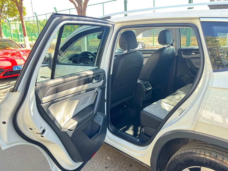 Volkswagen Tayron 2023 immagine di auto #15