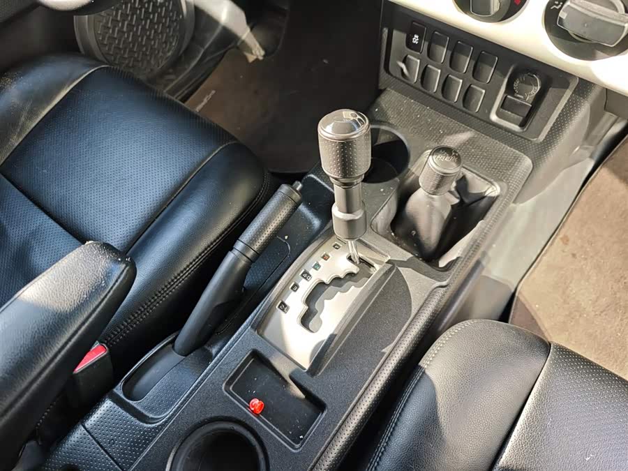 Toyota FJ Cruiser 2018 #15 Toyota FJ Cruiser 2018 car image #15