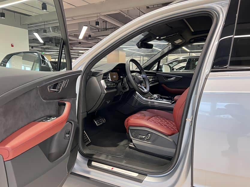 Audi SQ7 2024 car image #15