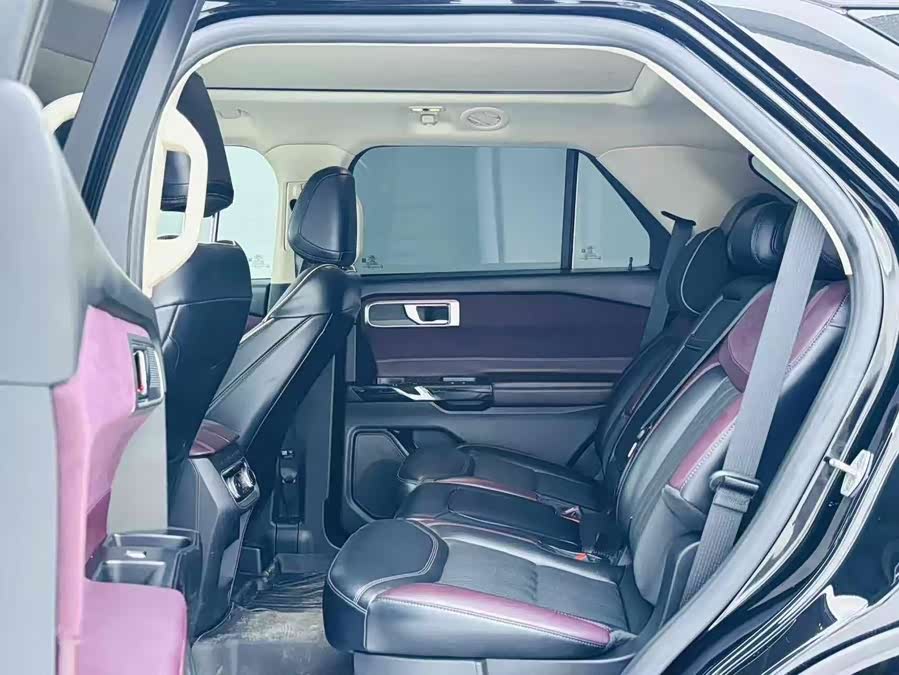Ford Explorer 2023 car image #15