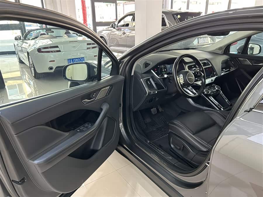 2019 car image #15