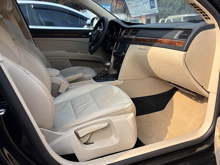 Skoda Superb 2013 car image #15