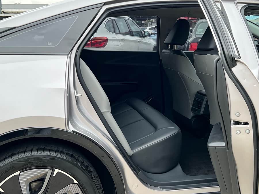 Toyota bZ3 2023 immagine di auto #15