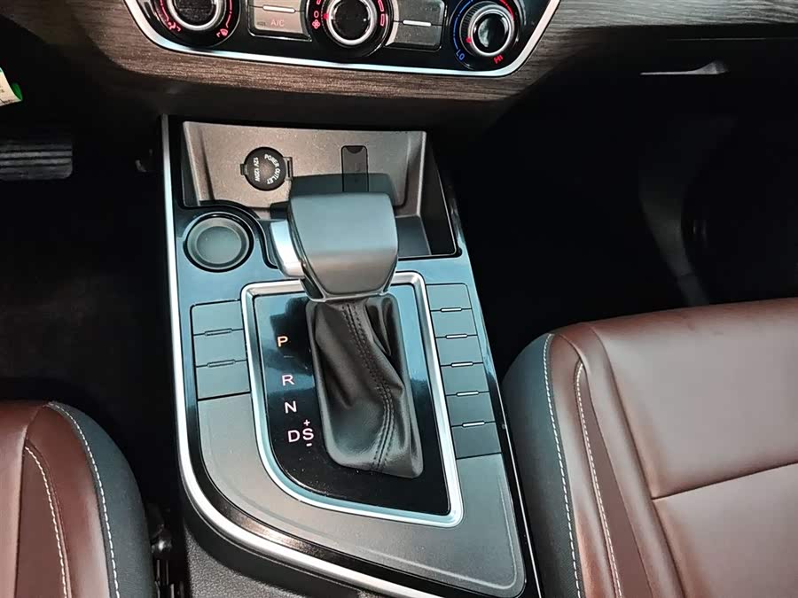 Forthing T5 2024 #15 Forthing T5 2024 immagine di auto #15