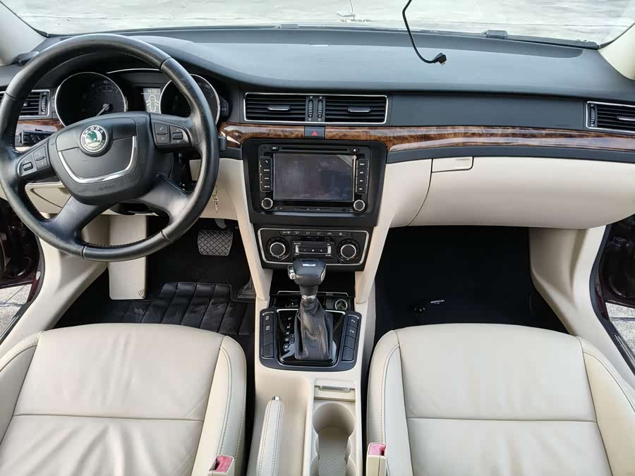Skoda Superb 2012 imagen de coche #15