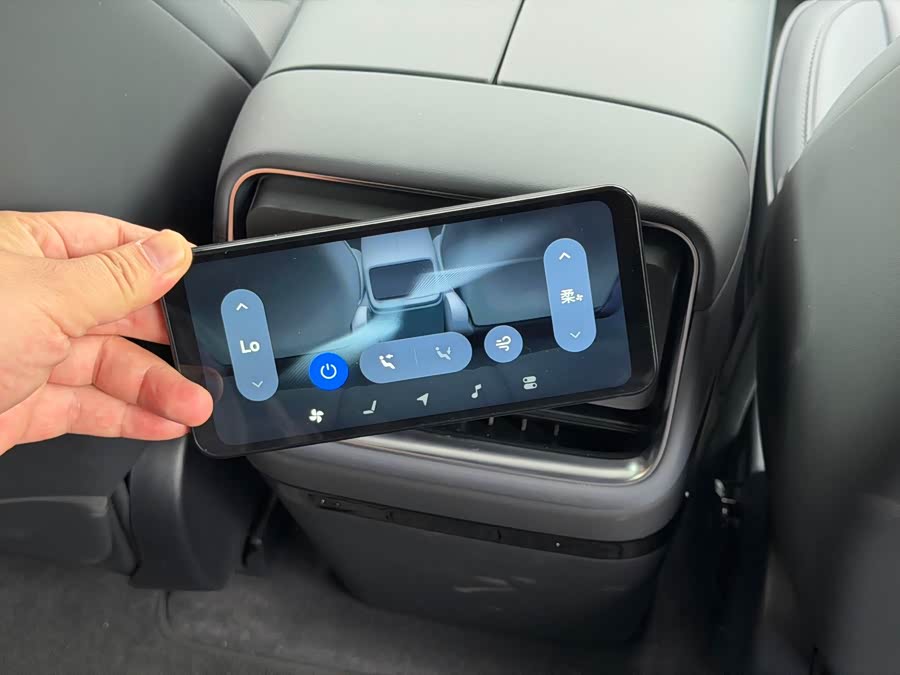 MI YU7 2025 #15 MI YU7 2025 car image #15