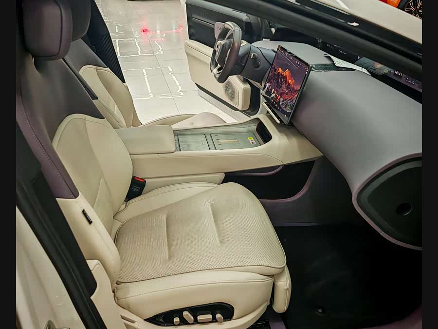Avatr 12 2024 car image #15