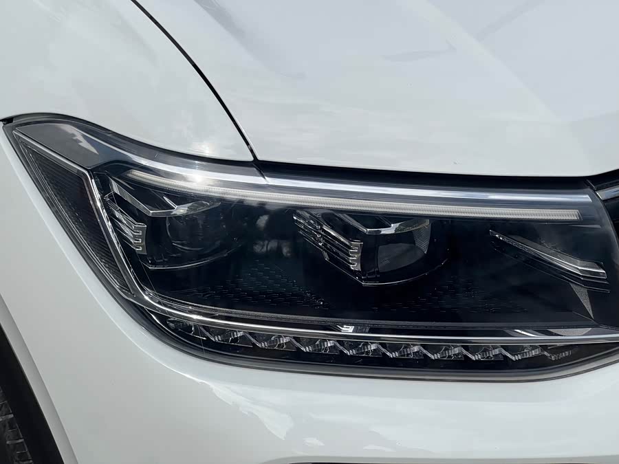 Volkswagen T-Cross 2023 car image #15