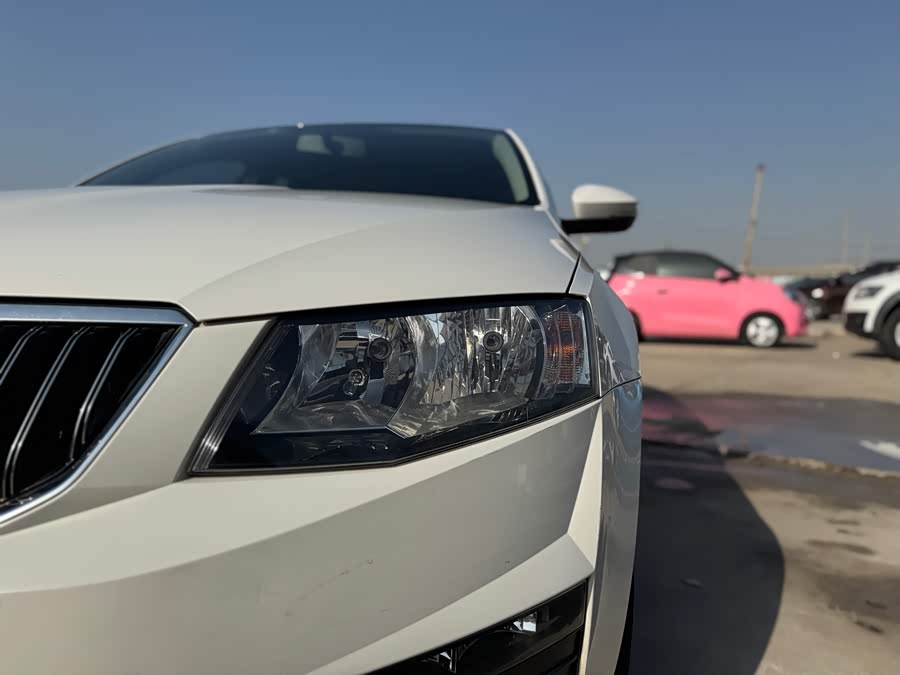 Skoda Octavia 2017 car image #15