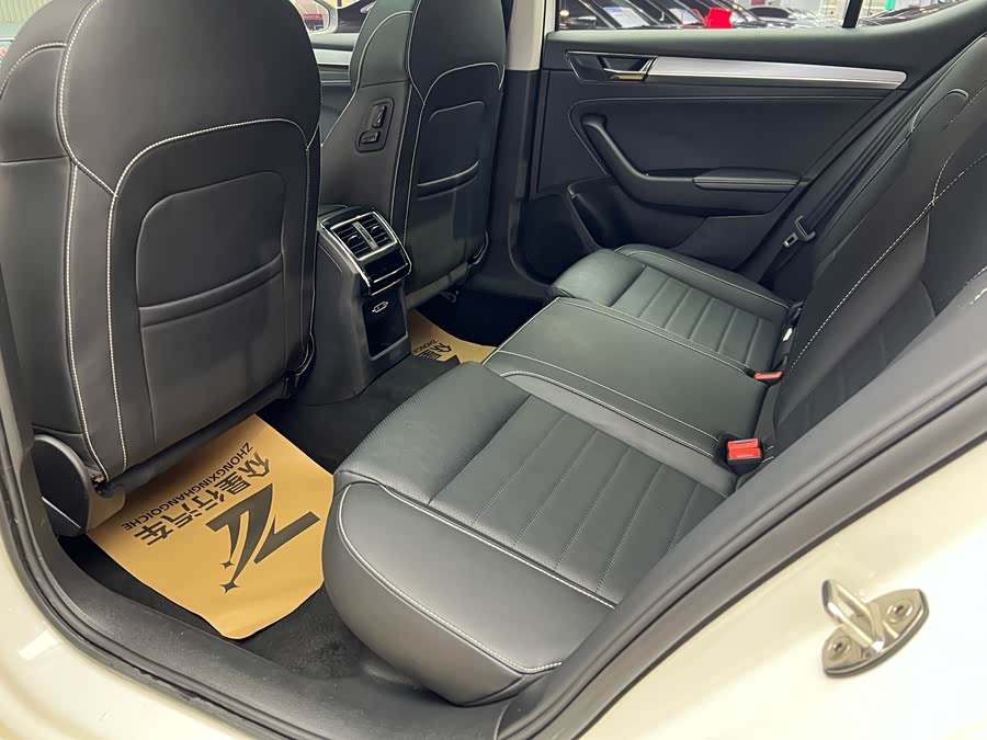 Skoda Superb 2020 car image #15
