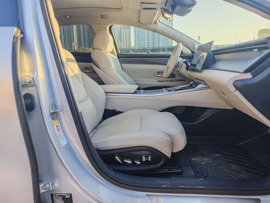 BYD HanL 2025 car image #15