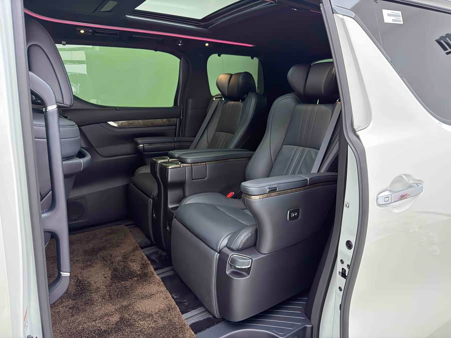 Toyota Alphard 2023 car image #15