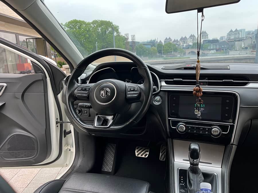 6 2018 car image #15