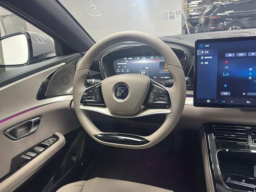BYD Han 2024 car image #15