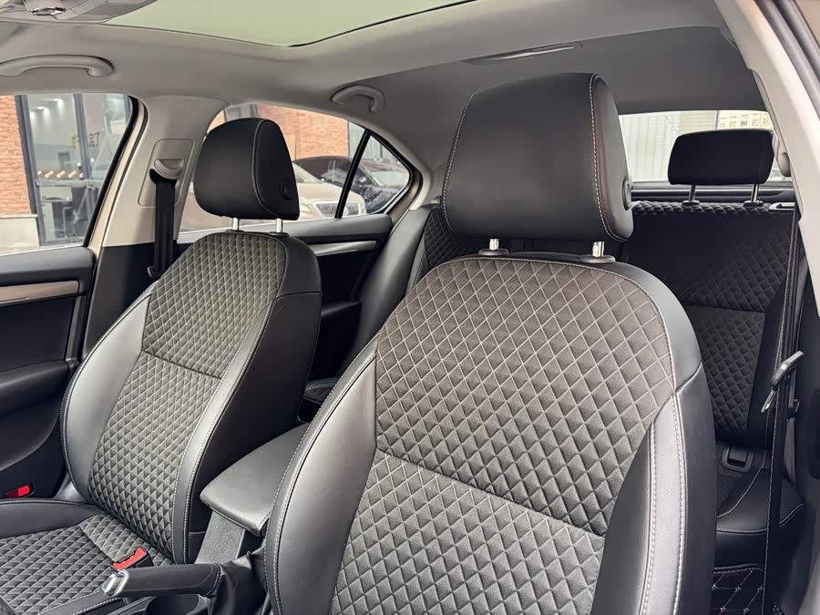 Skoda Octavia 2019 car image #15