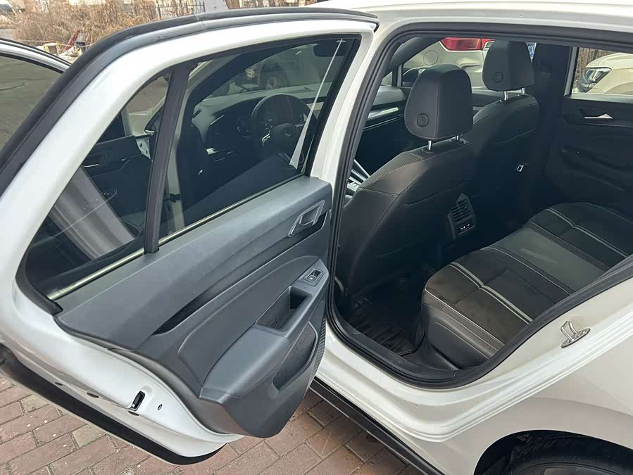 Volkswagen Golf 2022 car image #15