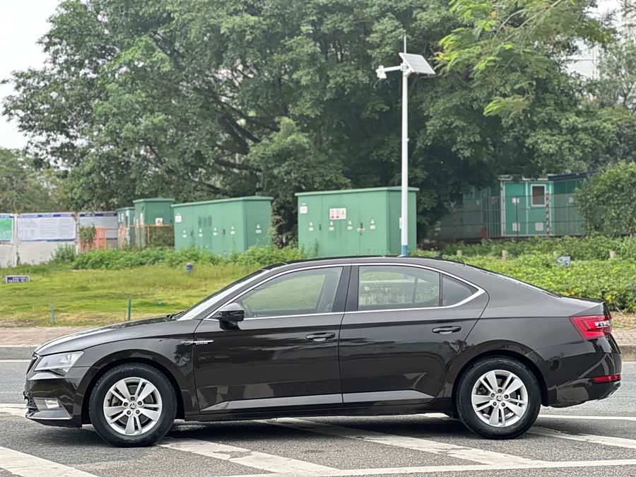 Skoda Superb 2018 #15 Skoda Superb 2018 car image #15