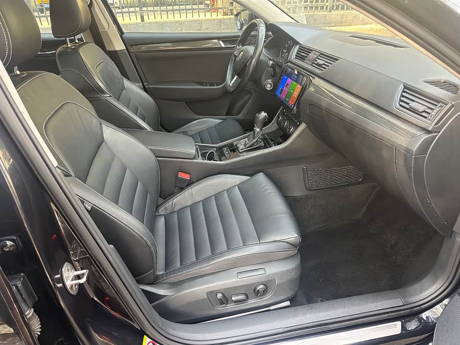 Skoda Superb 2016 car image #15