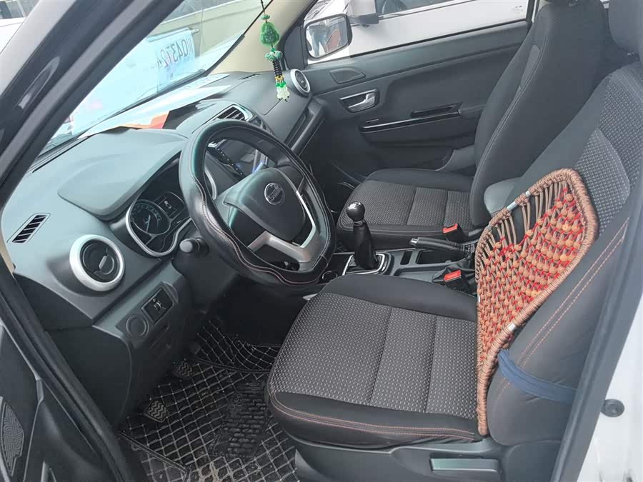 SWM斯威汽车 SWM斯威X2 2022 #15 SWM斯威汽车 SWM斯威X2 2022 汽车图片 #15