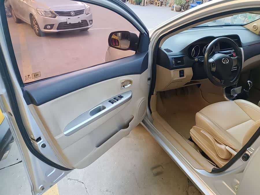 Great Wall C30 2012 car image #15