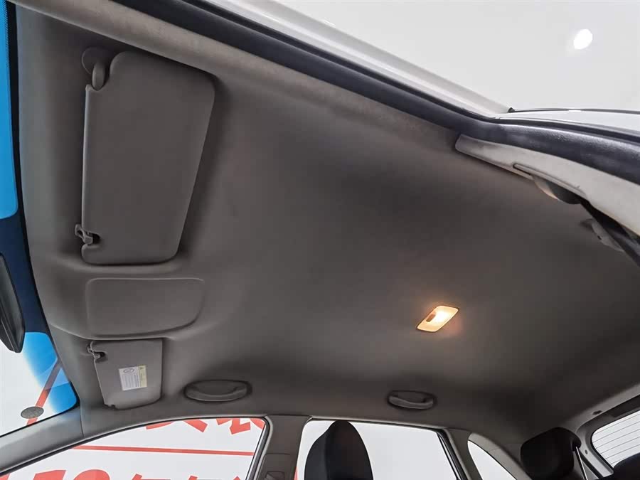 Kia Stonic 2016 car image #15
