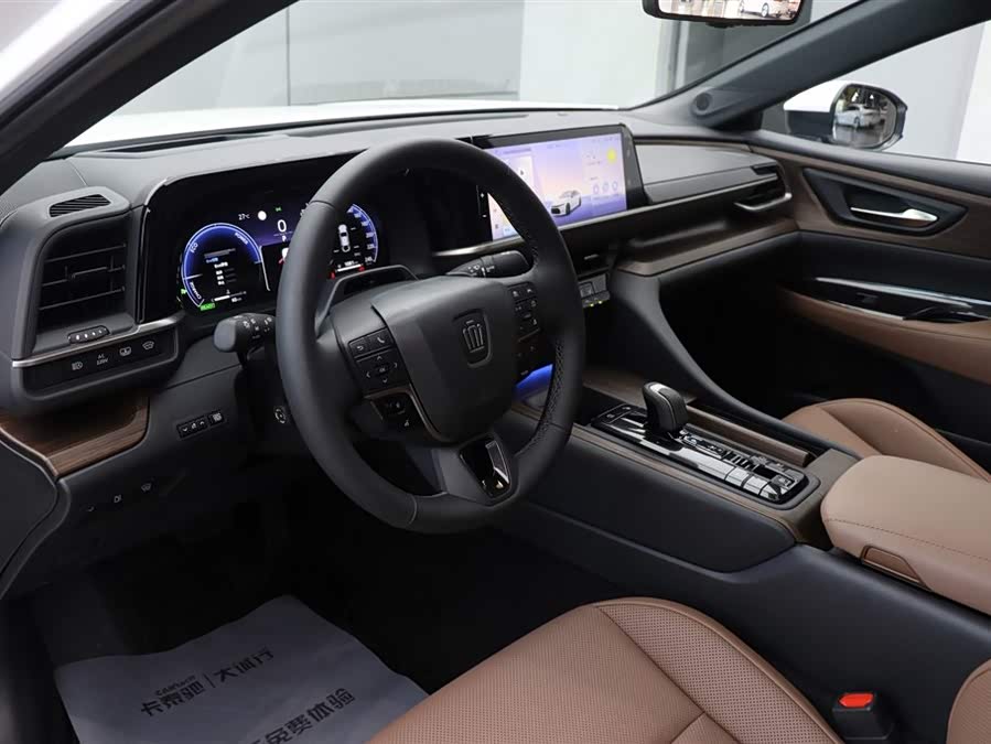 Toyota Crown 2025 صورة سيارة #15